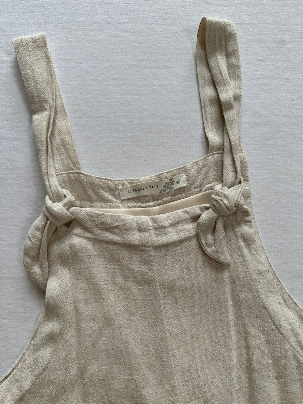 Light Beige Linen Romper with Front Pockets, Alterd’ State. Size XS - Picture 2 of 5